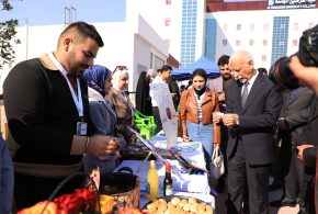 كلية الفرقدين الجامعة تنظم بازار خيري لدعم الأطفال المصابين بمرض السكري 